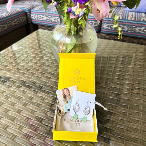 Vintage Kendra Scott Paloma Chalcedony Earrings ~ Rara! - Picture 3 of 5